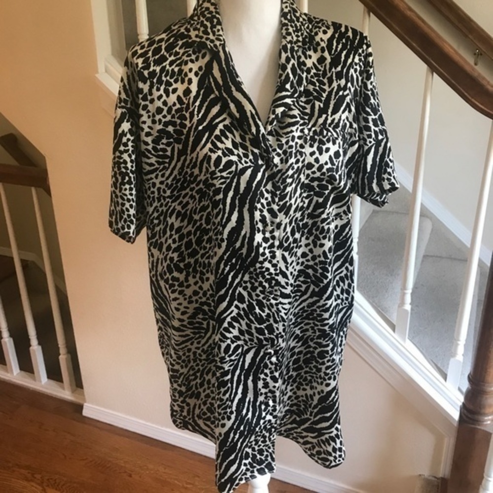 VTG Victoria’s Secret Animal print silky feel sleep shirt size S
